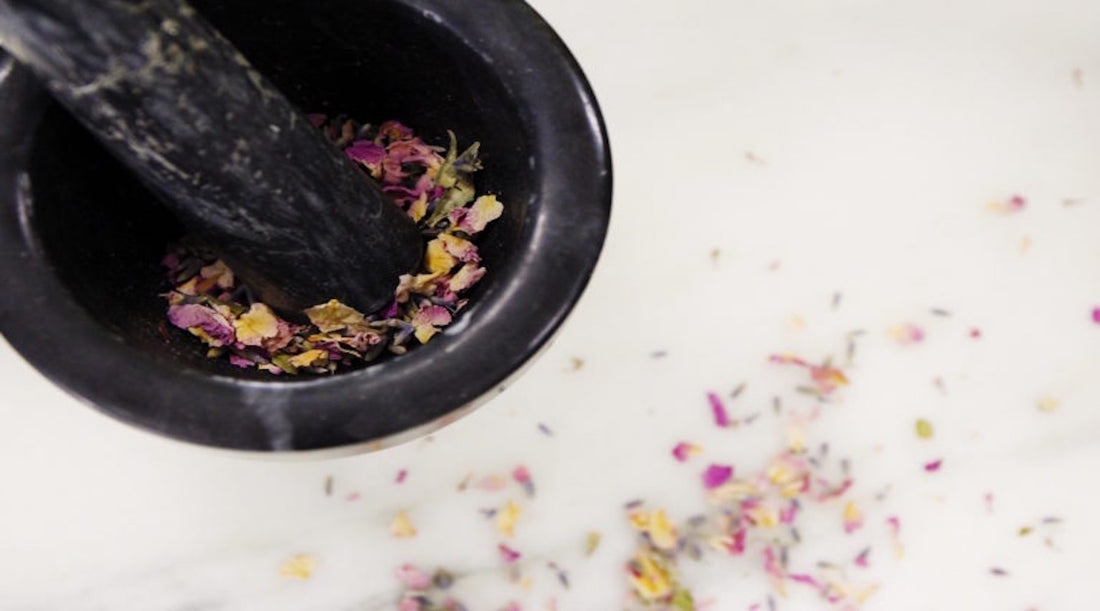 HOW TO MAKE FLOWER PETAL SHORTBREAD COOKIES